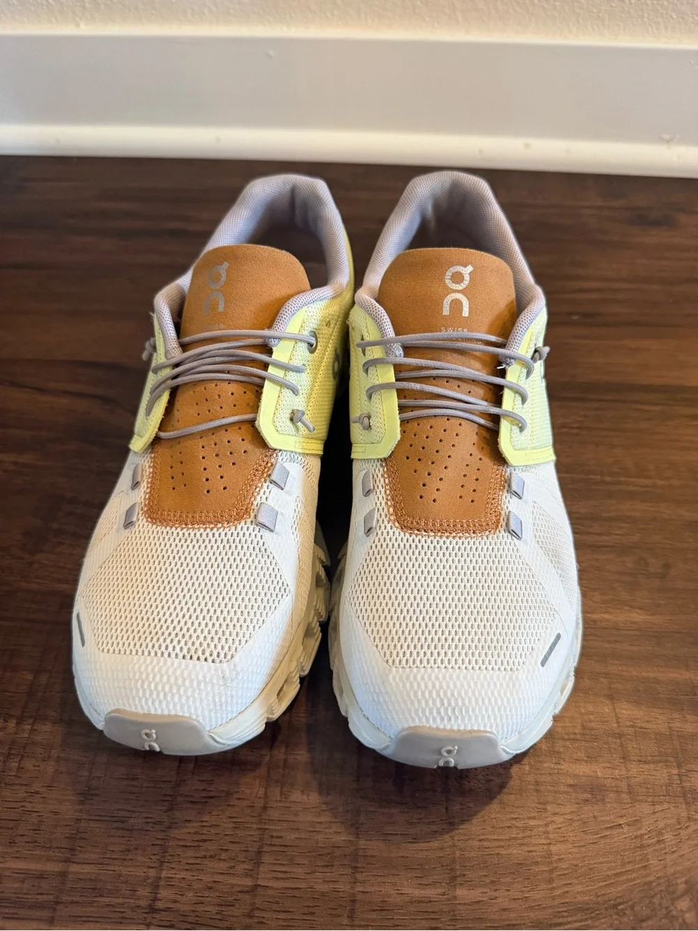 On Cloud 5 Women’s 9.5 White Yellow Cognac Running Shoes